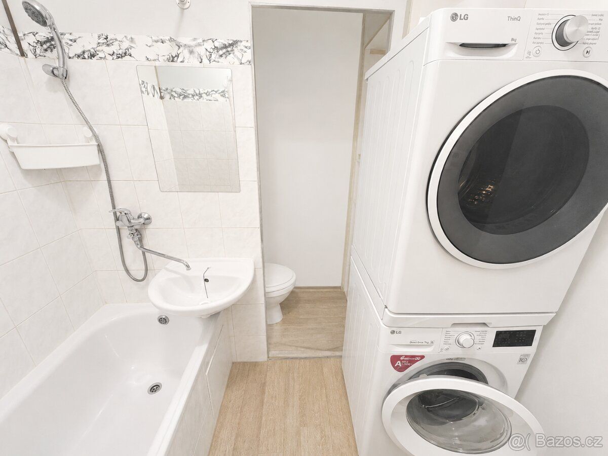 Nabízíme byt 1+kk a výměře 28 m², který se nachází ve 3. pat
