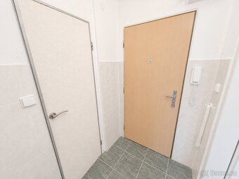 Nabízíme byt 1+kk a výměře 28 m², který se nachází ve 3. pat