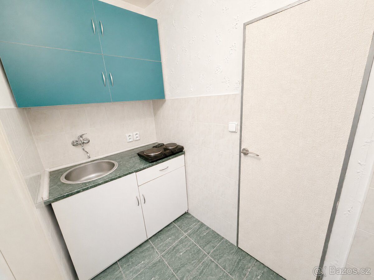 Nabízíme byt 1+kk a výměře 28 m², který se nachází ve 3. pat