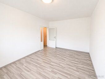 Nabízíme byt 1+kk a výměře 28 m², který se nachází ve 3. pat