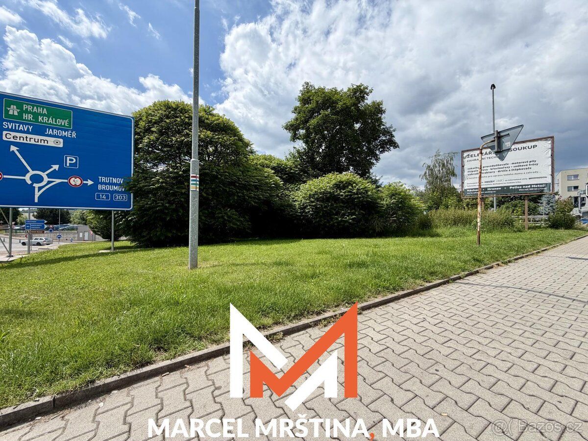 Nabízíme k pronájmu pozemek na velmi atraktivním a frekvento