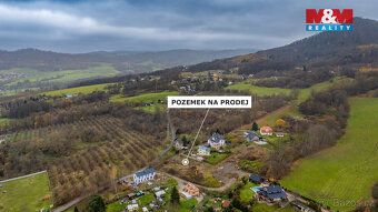 Nabízíme k prodeji slunný pozemek vhodný k výstavbě rodinnéh