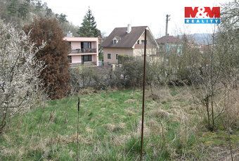 Prodej pozemku o výměře 1439 m2 v obci Králův Dvůr, ulice Ju