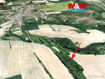 Prodej pozemku o výměře 1189 m2 v katastru obce Jalubí. Jedn
