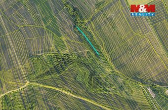 Prodej pozemku o výměře 1189 m2 v katastru obce Jalubí. Jedn