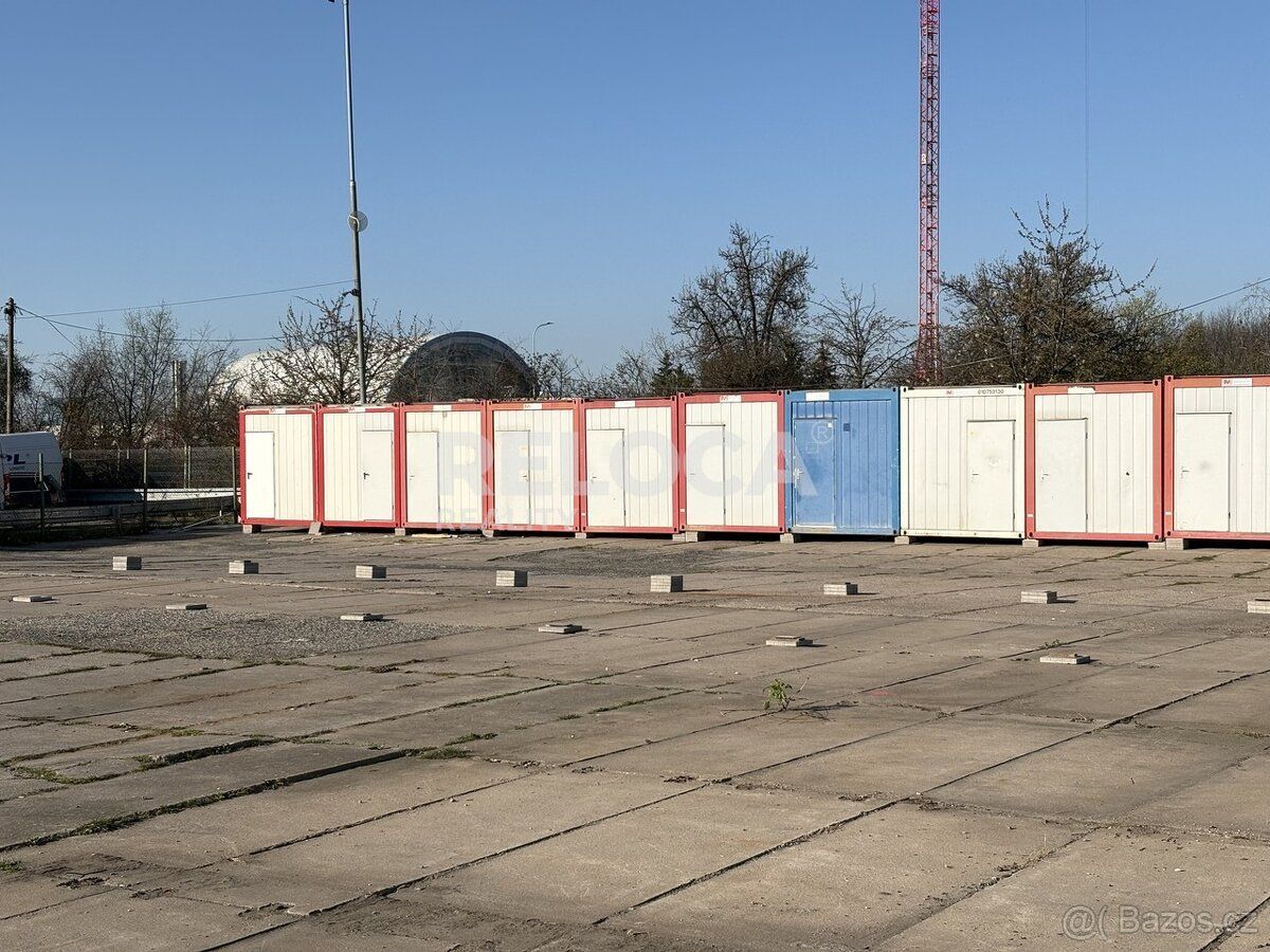 V areálu je každý sklad samostatně zabezpečen pohybovými čid