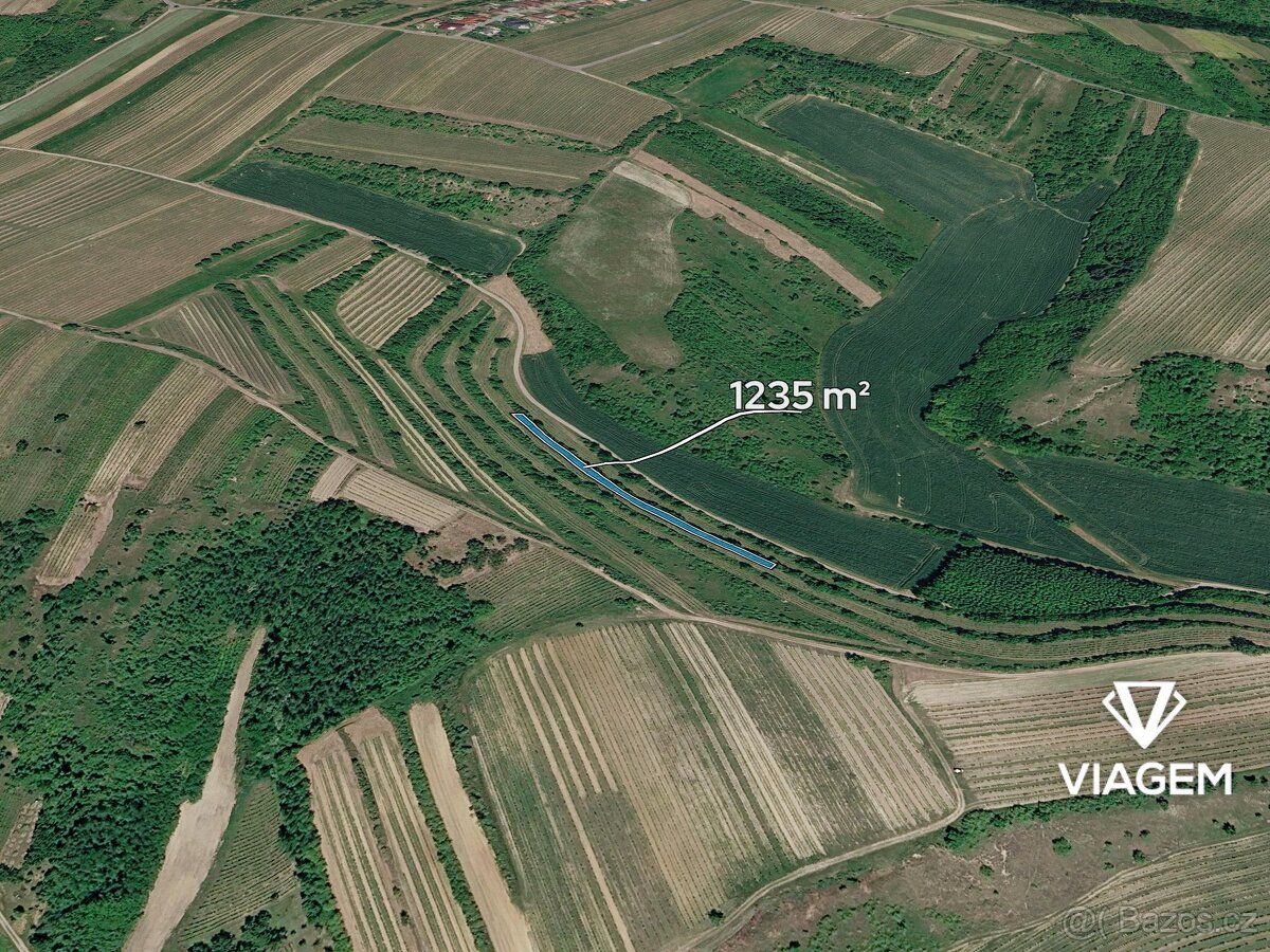Exkluzivně Vám nabízíme pozemek o výměře 1 235 m² v katastrá