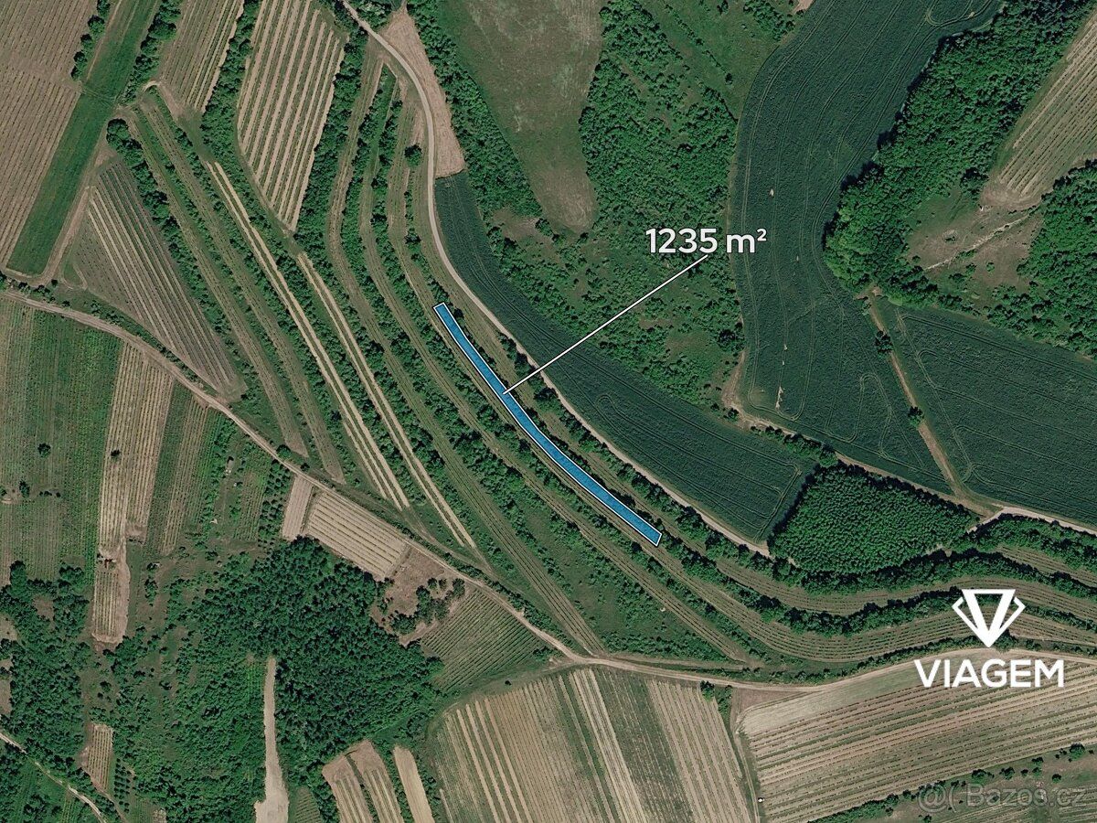 Exkluzivně Vám nabízíme pozemek o výměře 1 235 m² v katastrá
