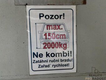 Nabízíme k pronájmu garáž v přízemí cihlového domu ve velmi 