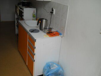 od 1.9.26 pronajmu pokoje cena za pokoj je 9300 až 10000/2 o