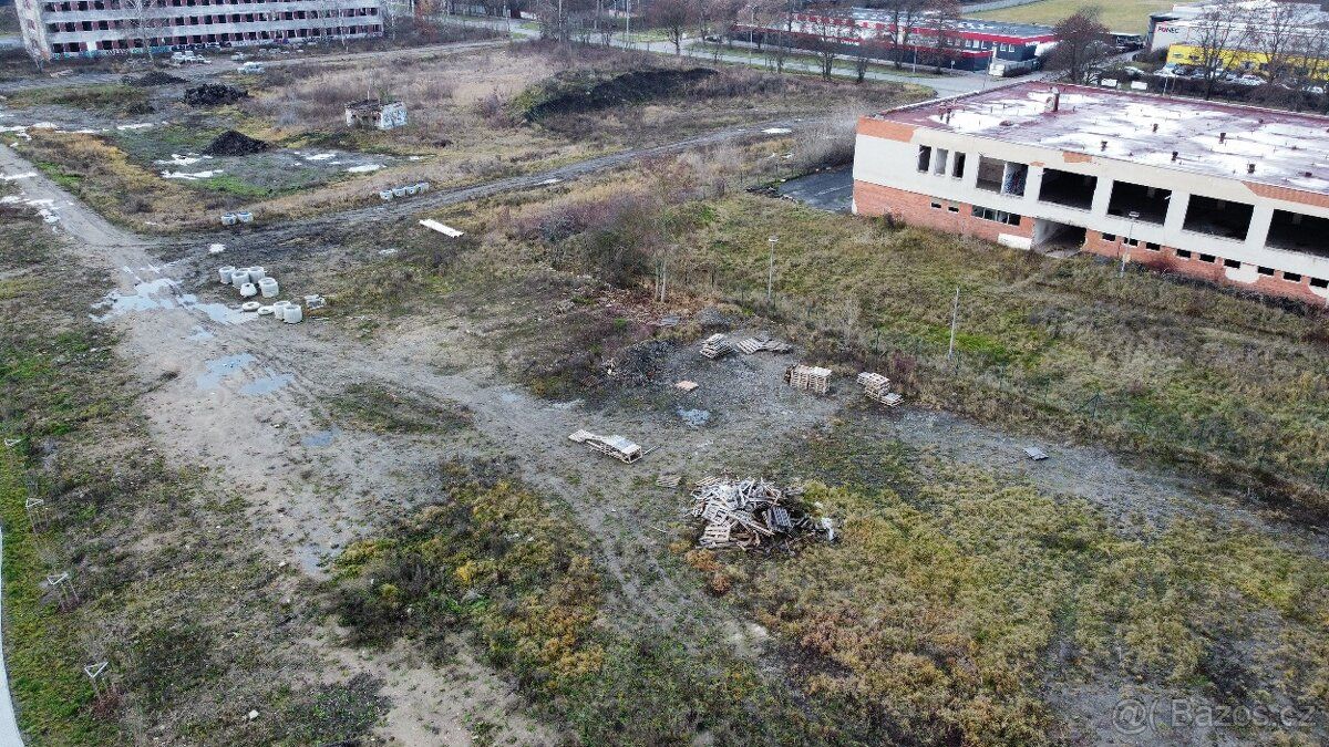 Pozemek v průmyslové zóně na dálnici D4, rovinatý, k pronájm