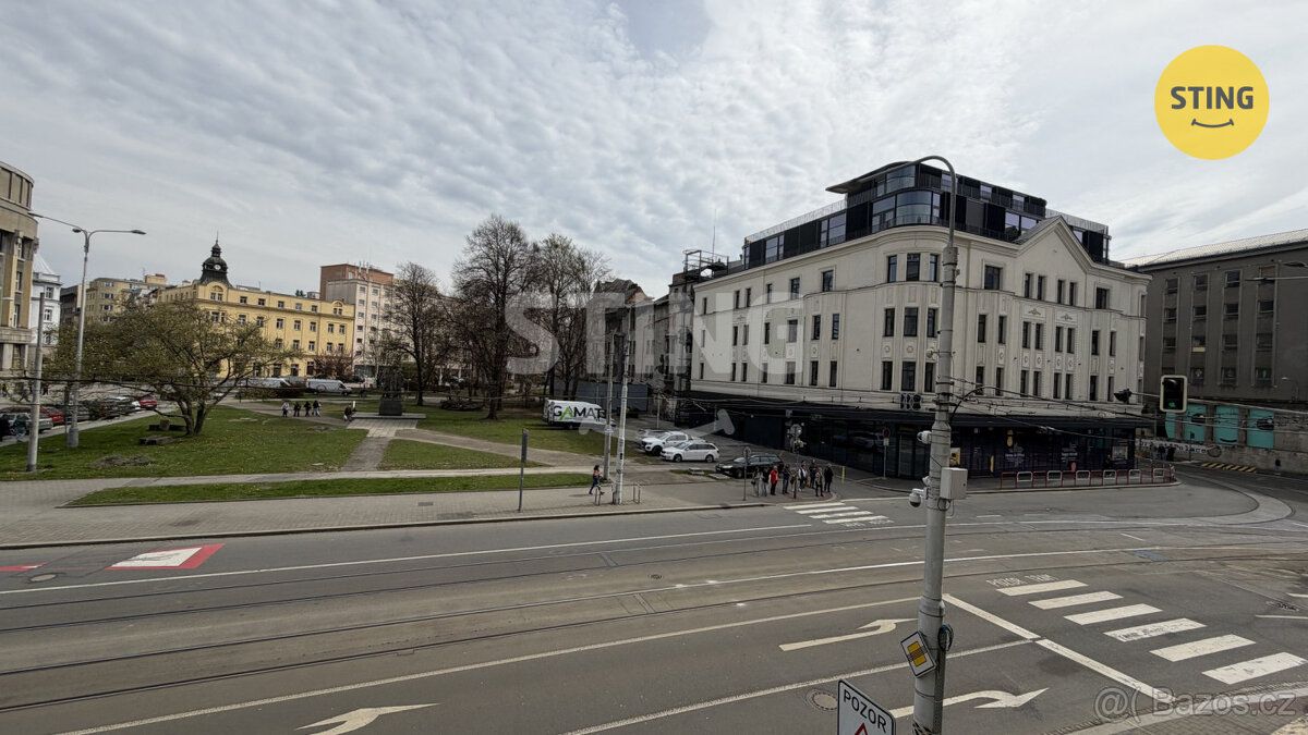 Nabízíme k pronájmu prostorný byt o velikosti 117,5 m2 a dis