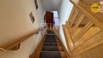 Nabízíme k pronájmu řadový rodinný dům o vnitřní dispozici 5