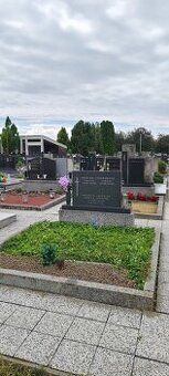 Prodám hrob s pomníkem na hřbitově v Bořeticích. Nájem a slu