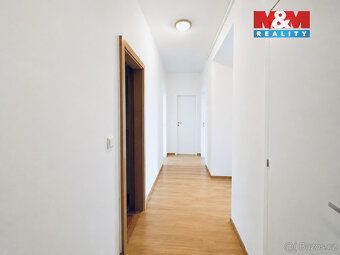 Hledáte prostorné a pohodlné bydlení v klidné lokalitě? Nabí