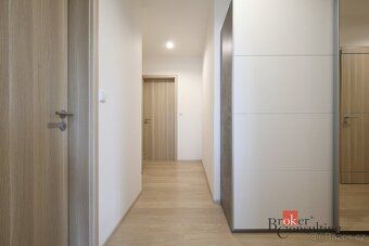 Byt 3+kk se 2 balkóny, 2 parkovacími stáními a možností přev