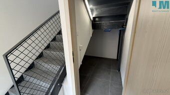 Ev.č. 01980 Naše společnost Vám zprostředkuje pronájem ve zc