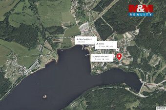 Prodej světlého apartmánu o dispozici 2+kk a užitné ploše 20