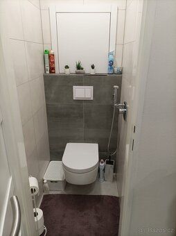 byt 2+1, 57 m2 i s lodžií, 1. NP bez výtahu. 2 neprůchozí po