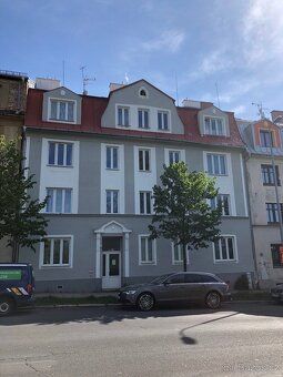 Nabízíme Vám k pronájmu prostorný a světlý byt o dispozici 1
