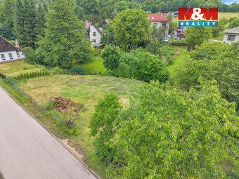 Nabízíme k prodeji pozemek o celkové výměře 928 m² v obci Vi