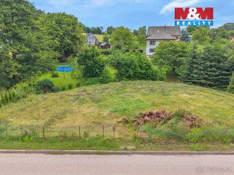 Nabízíme k prodeji pozemek o celkové výměře 928 m² v obci Vi