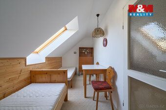 Prodej prostorného rodinného domu (užitná plocha 240 m²) na 