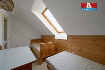 Prodej prostorného rodinného domu (užitná plocha 240 m²) na 
