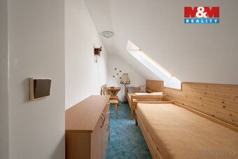 Prodej prostorného rodinného domu (užitná plocha 240 m²) na 