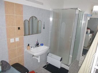 Nabízíme do prodeje dvoupodlažní bytový dům s velkou půdou v