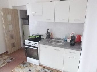 Nabízíme do prodeje dvoupodlažní bytový dům s velkou půdou v