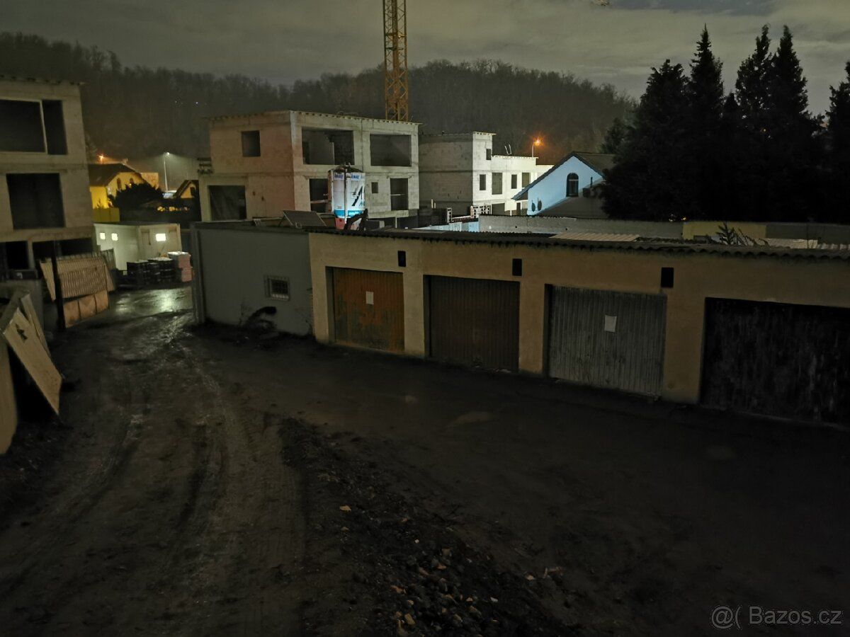 Prodám / pronajmu zděnou garáž na pozemku města Prahy, garáž