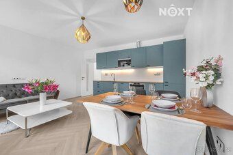 Elegantní byt s výhledem na řeku.
Nabízíme k prodeji nadstan