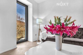 Elegantní byt s výhledem na řeku.
Nabízíme k prodeji nadstan