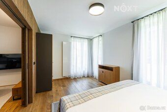 Představte si ráno v Krkonoších – otevřete dveře na vlastní 