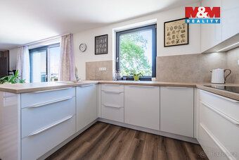 Prostorná novostavba rodinného domu v centru města s užitnou