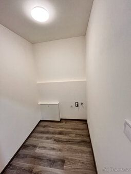 K dlouhodobému pronájmu nabízíme moderní byt 1+kk na ulici F