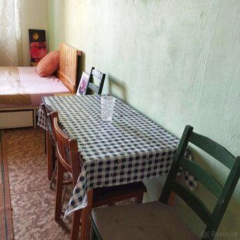 Pronájem plně vybaveného a zařízeného bytu (2x postel, komod