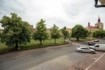 **Nabízíme k dlouhodobému podnájmu moderní nezařízený byt 2+