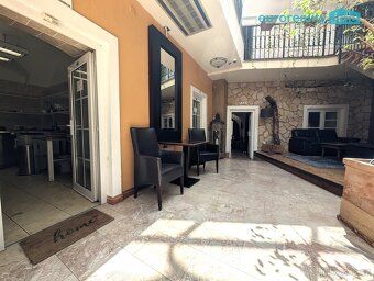 Nabízíme k pronájmu kavárnu o velikosti 60 m2 v atraktivní l