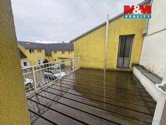 Nabízíme k pronájmu prostorný byt 2+1 o užitné ploše 90 m², 