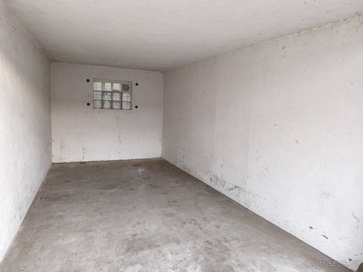 Prodej pěkné garáže o rozloze 18m2 v Kutné Hoře, ul. Potoční