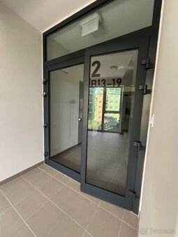 Nabízíme Vám k dlouhodobému pronájmu byt o dispozici 1 + kk,