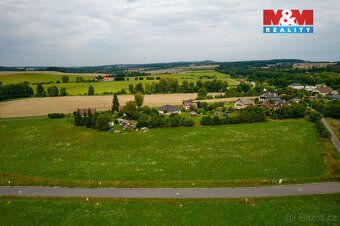 Nabízíme k prodeji pozemek k bydlení o výměře 808 m² v klidn