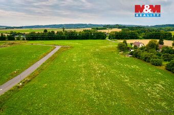 Nabízíme k prodeji pozemek k bydlení o výměře 808 m² v klidn
