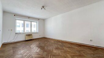 Nabízíme k pronájmu velmi pěkný, světlý a částečně zrekonstr