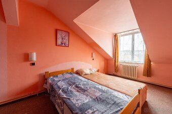 Nabízíme k prodeji rozsáhlý objekt o užitné ploše 1104 m² v 