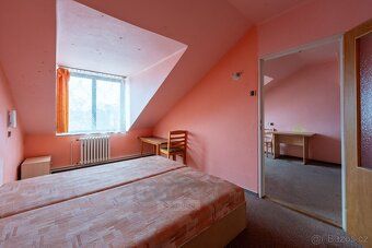 Nabízíme k prodeji rozsáhlý objekt o užitné ploše 1104 m² v 