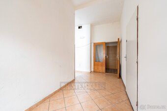 Nabízíme k prodeji rozsáhlý objekt o užitné ploše 1104 m² v 