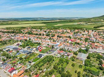 Prodej stavebního pozemku 994 m², Dolní Dunajovice.
Je také 